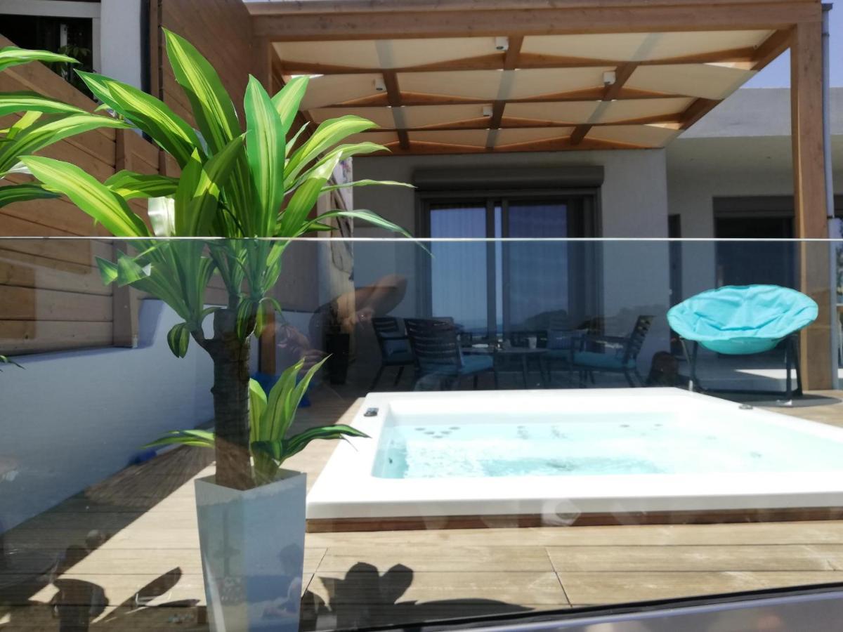 Lenico Seafront Villa Agia Pelagia  Exterior photo