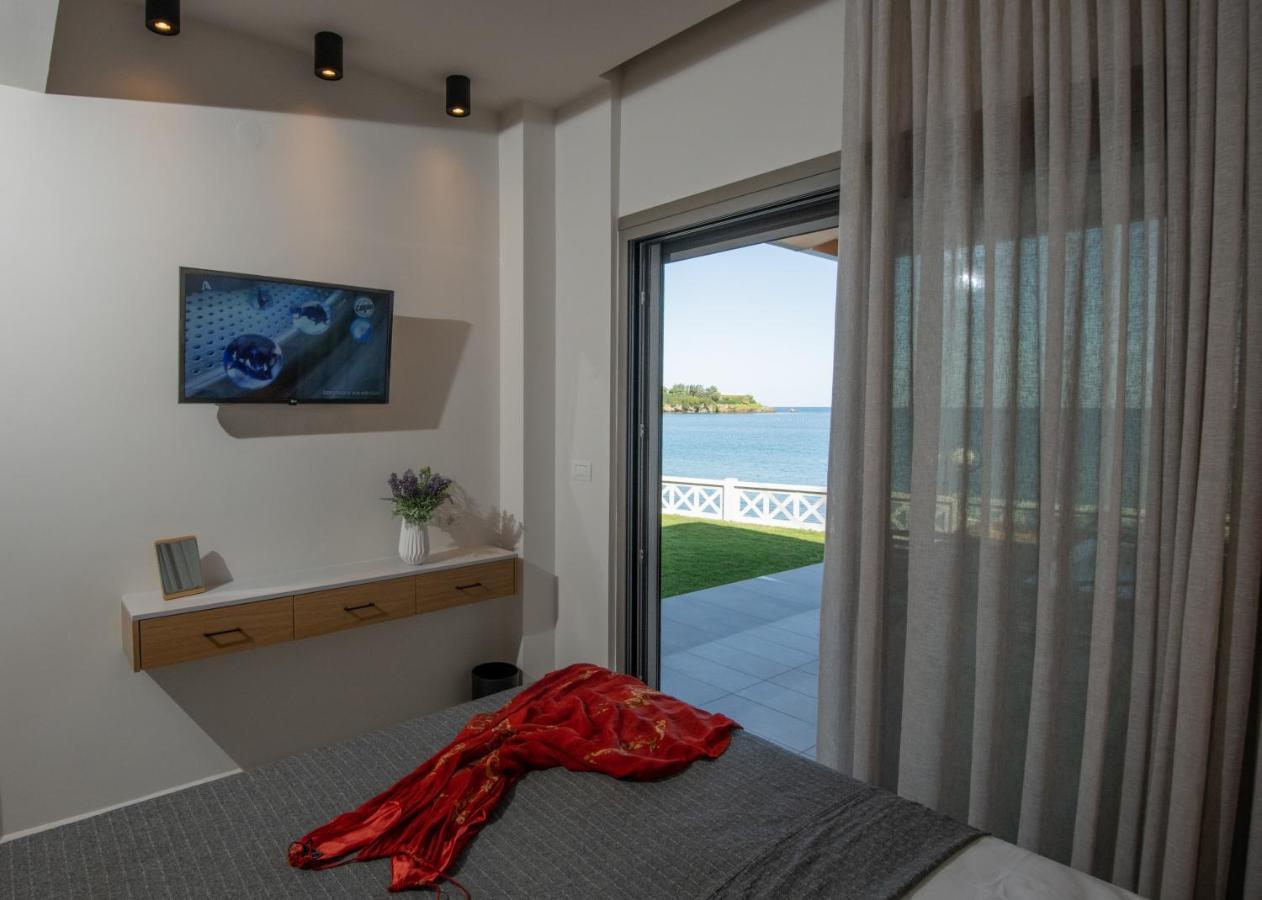 Lenico Seafront Villa Agia Pelagia  Exterior photo